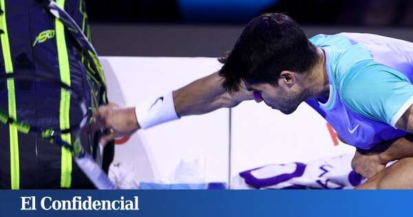 Raquetazo a la mochila: el desesperado gesto de Alcaraz en las ATP Finals tras perder el primer set ante Zverev