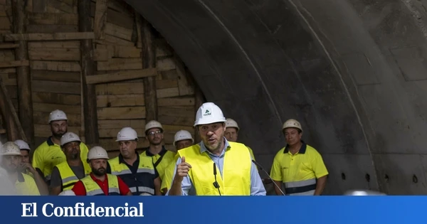Adif mantiene cerrado un tubo del túnel del AVE en Málaga que tiene a un pueblo con cortes de agua desde 2005