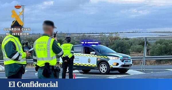 Un camión genera retenciones en la A-66, en Lugones (Asturias) por intentar entrar por un túnel en el que no cabía