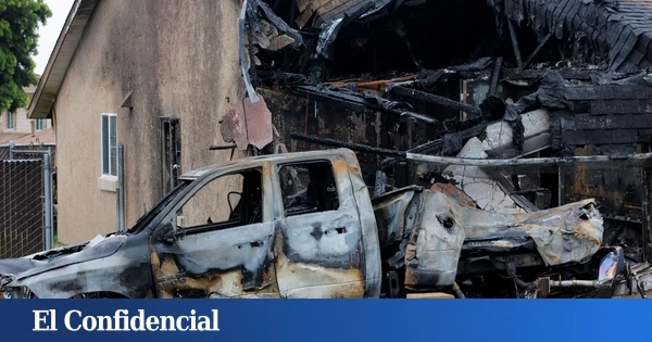 Varios muertos tras estrellarse un pequeño avión sobre una zona de viviendas en San Diego
