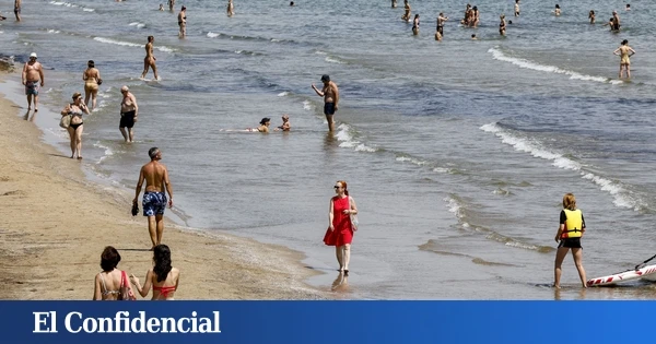 Hallan el cuerpo sin vida de una persona flotando en el agua en una playa de Vinaròs (Castellón)