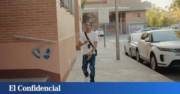 Publica su primera novela a los 57 años, y es muy buena