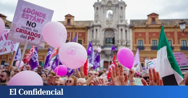 Miles de personas protestan en San Telmo y piden la dimisión de Moreno por la crisis de los cribados