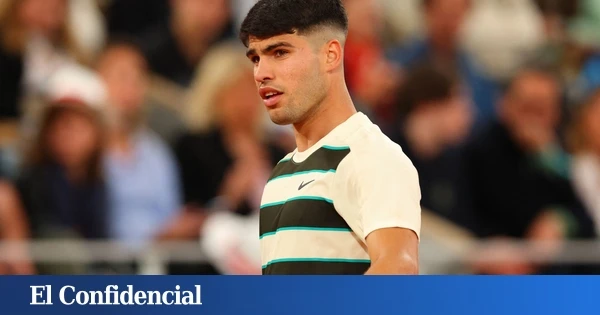 Alcaraz supera el tropezón del segundo set y continúa su camino en Roland Garros (6-1, 4-6, 6-1 y 6-2)