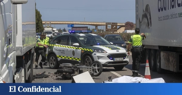 Muere un hombre al chocar su coche contra un árbol en el Aeropuerto de Murcia