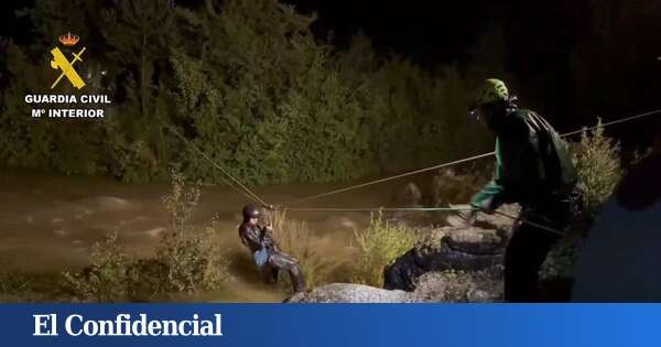 Rescatan a 7 jinetes en Sabiñánigo (Huesca) gracias a una tirolina para salvarles de la crecida del río