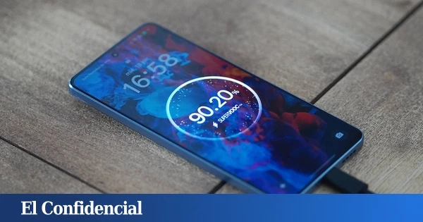 Vivir dos días sin enchufe es posible: probamos el móvil que nunca te deja tirado