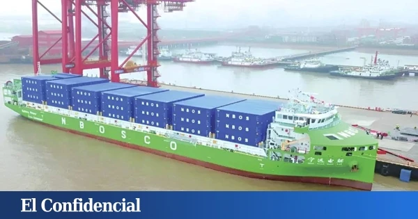 128 metros de eslora, 10.000 toneladas y 19 MWh: China pone en marcha el mayor buque portacontenedores 100% eléctrico del mundo