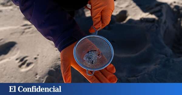 Detectan pelets en varias playas de O Barbanza (A Coruña) y la Xunta inicia un seguimiento