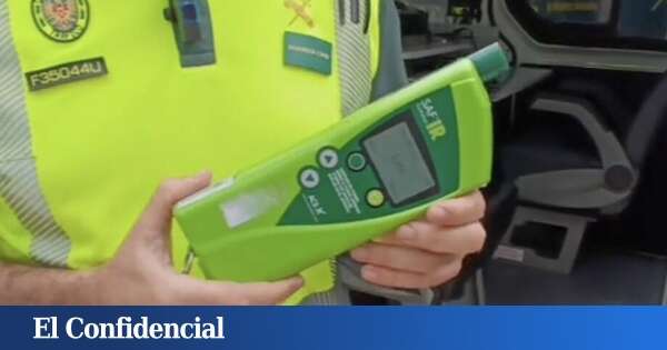 Así funcionan los nuevos alcoholímetros de la Guardia Civil para los que no hace falta soplar