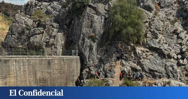 La vía ferrata más impresionante de Andalucía: en una presa sin agua, pero con cueva y donde soltar mucha adrenalina