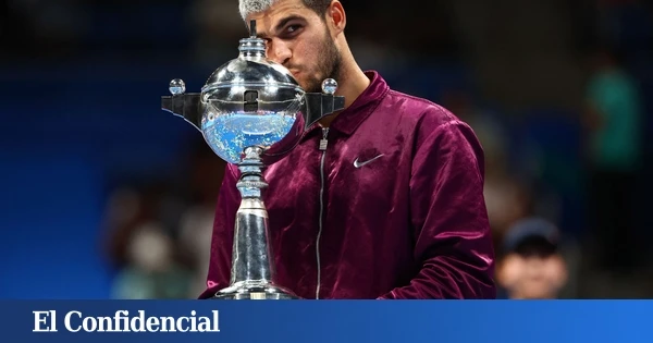 Un susto, unas tijeras, un enfado y una renuncia: el guion de Alcaraz para ser campeón de nuevo