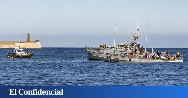 Una patrullera marroquí encalla en aguas de Melilla, muy cerca de la costa española