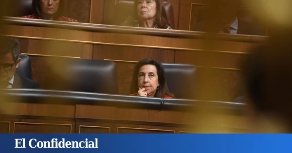 A Margarita Robles se le disparan los frentes en Defensa: 