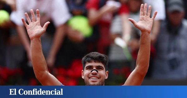 Carlos Alcaraz rompe su maleficio en Roma y logra el pase a la tercera ronda (6-3 y 6-3)