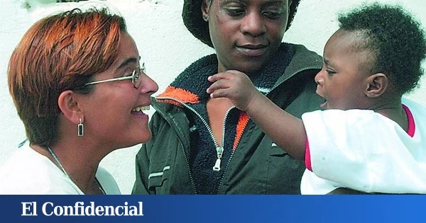 Cuando en España no había móviles y una mujer dio de mamar a un bebé que llegó en patera
