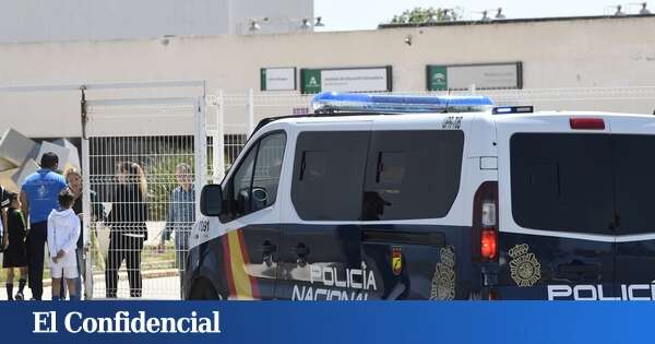 Detienen a tres patrones de pateras rescatadas en Almería por la muerte de un migrante que cayó mar