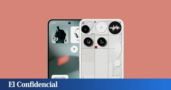 Me he pasado dos semanas con el móvil más raro y divertido que puedes comprar