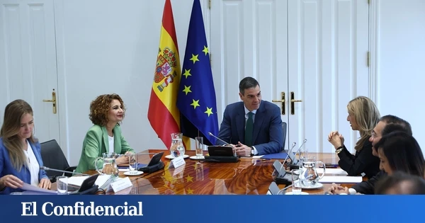 El CIS de Tezanos reduce a menos de 3 puntos la distancia entre PSOE y PP por el apagón y los problemas del AVE