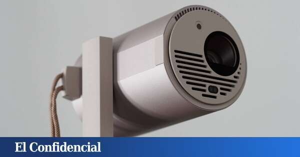 Este proyector de menos de 500 euros me ha permitido montarme un cine en cualquier lugar