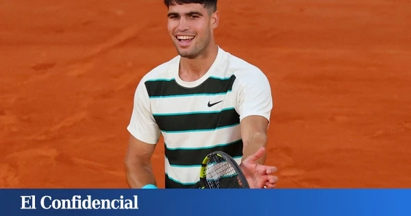 Alcaraz también aprende a sufrir, pero tiene algo distinto en Roland Garros: la sonrisa de ganador