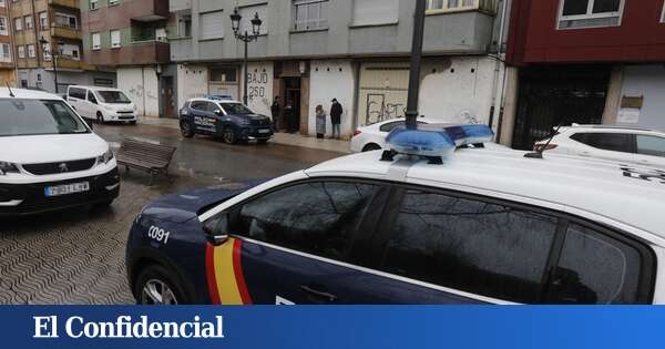 Dos detenidos por llevar droga y dos grandes cuchillos en un coche en Parla (Madrid)