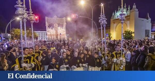 La 'superbowl' de los cofrades o Sevilla abarrotada por pasos: 50 procesiones en 3 meses