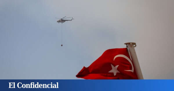 Mueren cuatro personas al estrellarse un helicóptero médico contra un hospital en Turquía