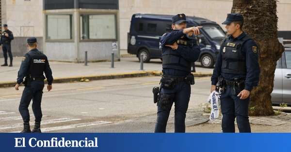 La Policía Nacional detiene a dos hombres en Olot (Girona) por presunta 'sextorsión'