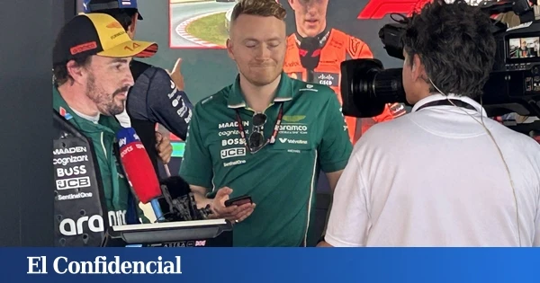 Cuando Alonso saludó a la grada en Montmeló: 