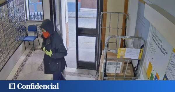 Detenido por atracar con un cuchillo una sucursal de correos en Valverde (Huelva) y herir a una empleada