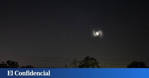 Salen a ver perseidas y se encuentran con unas extrañas espirales de luz en el cielo: la culpa pudo ser de Europa
