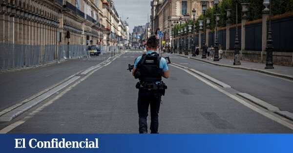 Un planchado entre guardia y guardia: el elegante porte de los militares franceses