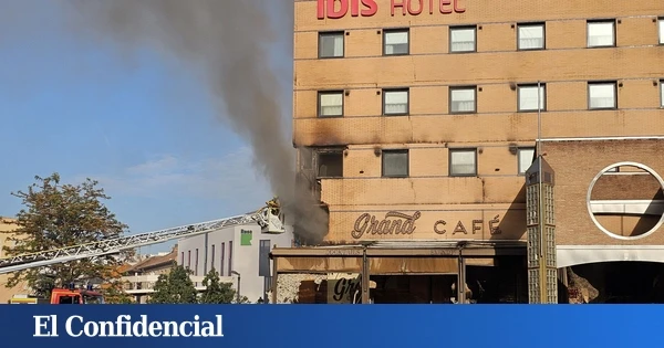 Un incendio obliga a desalojar a más de un centenar de clientes de un céntrico hotel de Málaga