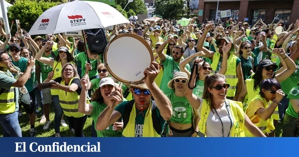 La huelga educativa se embarra en Valencia: encierros, expediente a un policía y denuncia de presiones a la consellera