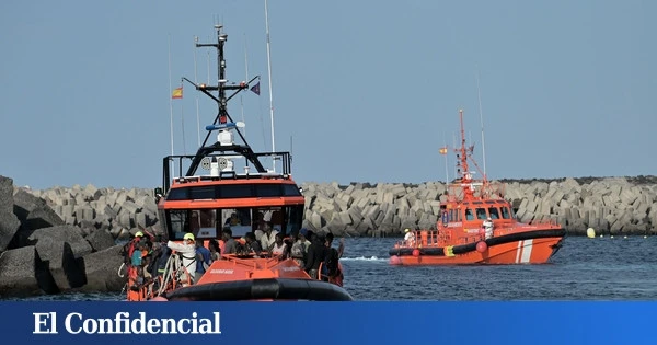 Salvamento rescata un cayuco con 235 personas, entre ellas 22 menores, en El Hierro