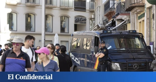 Denuncian a una cafetería de Málaga por no avisar que cobran 10 céntimos por un vaso con hielo