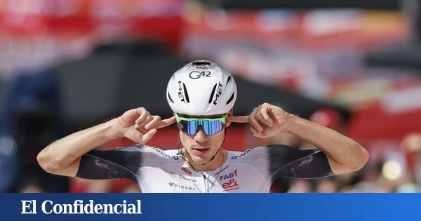 Juan Ayuso resucita y conquista la etapa en otro día de La Vuelta a España que no decide nada