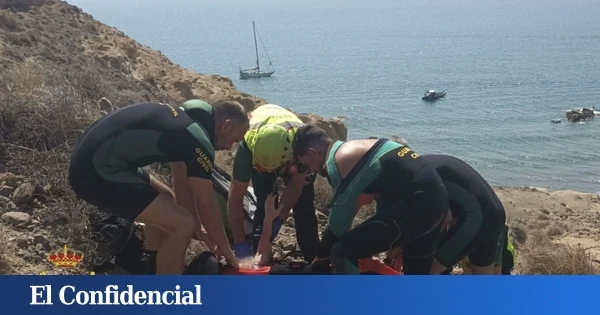 Rescatan los cadáveres de siete migrantes que iban a bordo de pateras en aguas de Níjar y Carboneras