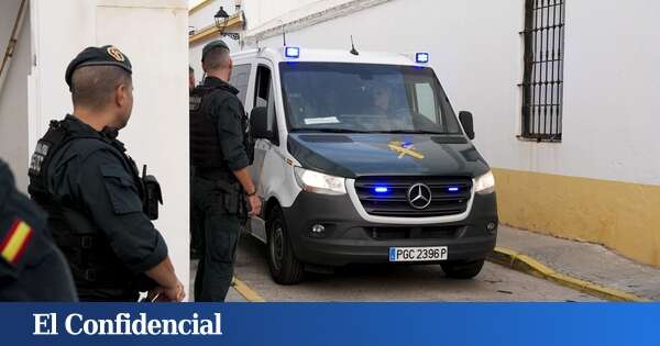 Recuperan en Isla Cristina (Huelva) dos furgonetas robadas para abastecer a narcolanchas