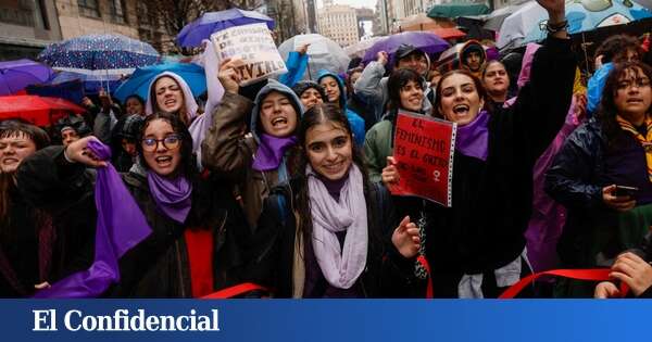 Miles de mujeres vuelven a salir a la calle a pesar de la lluvia para reivindicar sus derechos