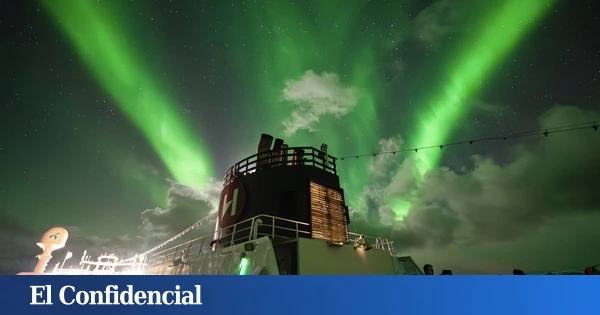 Sale a 'cazar' auroras boreales y acaba grabando un fenómeno nunca visto: 