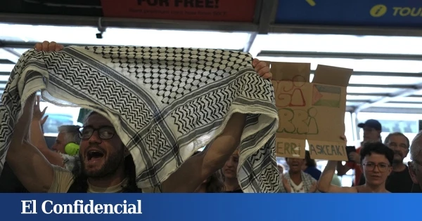 Cuatro detenidos en la llegada de activistas de la Flotilla al aeropuerto de Bilbao