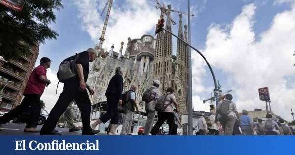 Multas de hasta 600 € a los vecinos de Barcelona que incumplan esta norma en la calle: no está permitido y es habitual