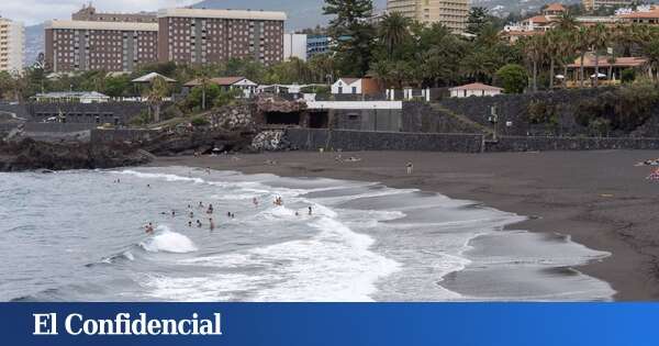 Una playa de Tenerife cumple tres meses cerrada por la presencia de bacterias fecales