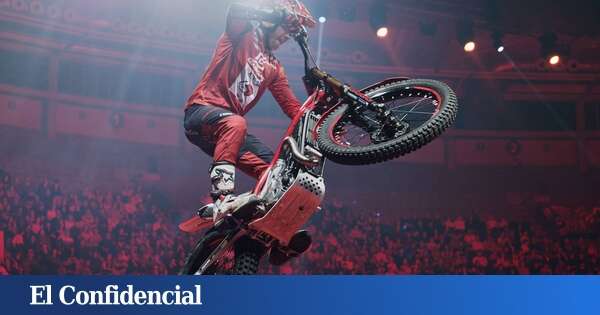 Al límite de lo imposible: así son los malabaristas de la moto y sus increíbles acrobacias