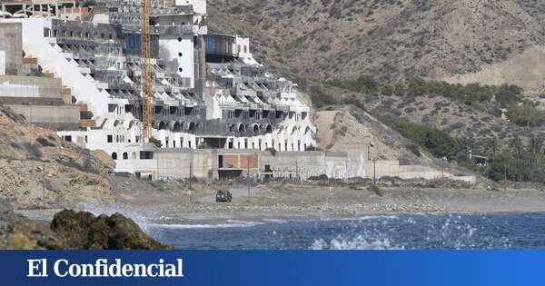 El Gobierno expropiará el terreno del Algarrobico para demoler el hotel después de 20 años