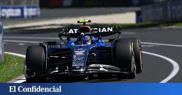 Carlos Sainz tiene varias razones para sonreír, a diferencia de Fernando Alonso: 