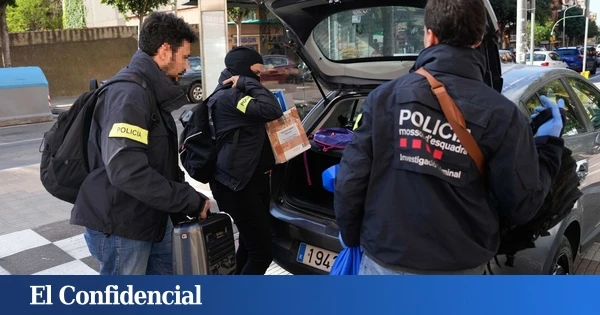 Tres detenidos y 600 móviles incautados en un dispositivo de los Mossos en Mataró (Barcelona)