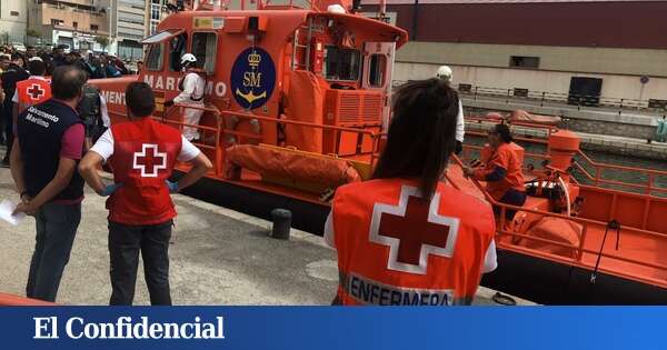 Muere un inmigrante a bordo de una patera frente a Marina de Cope, en Águilas (Murcia)